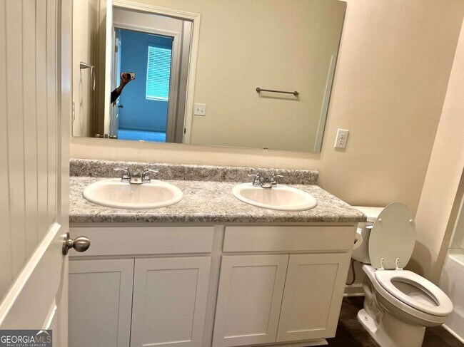 Building Photo - 107 Rapps Ave