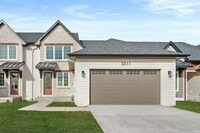 Building Photo - 3 Bedroom Townhome Available November 5th,...