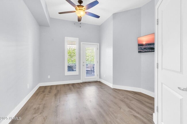 Building Photo - 945 E Playa Del Norte Dr