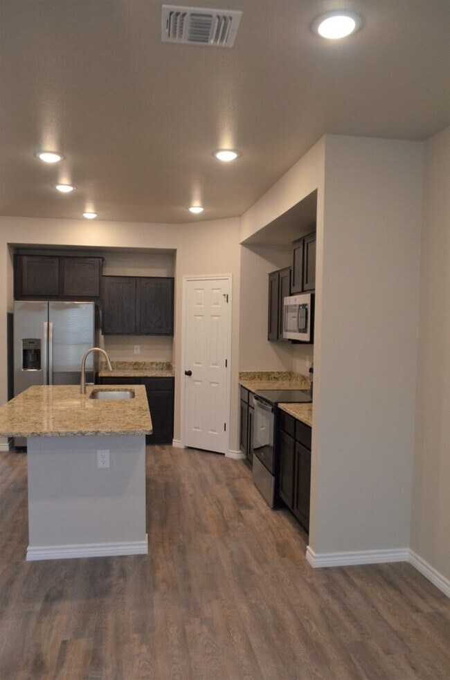 Building Photo - 1713 Castroville Trl