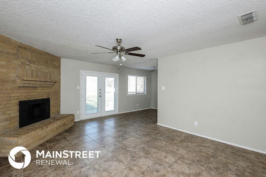 Building Photo - 825 Timberoaks Dr