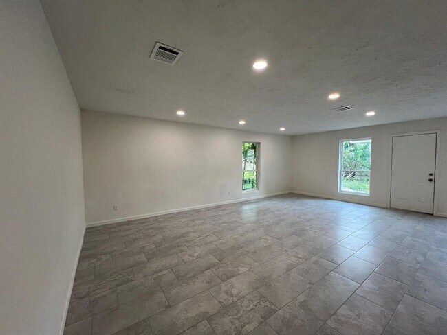 Building Photo - 9423 Kristin Dr