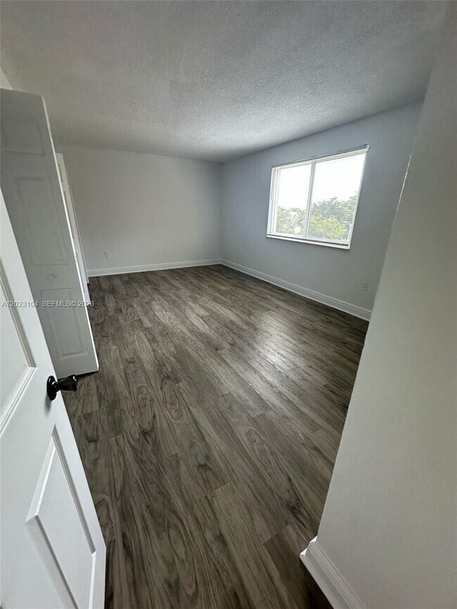 Building Photo - 6930 Miami Gardens Dr