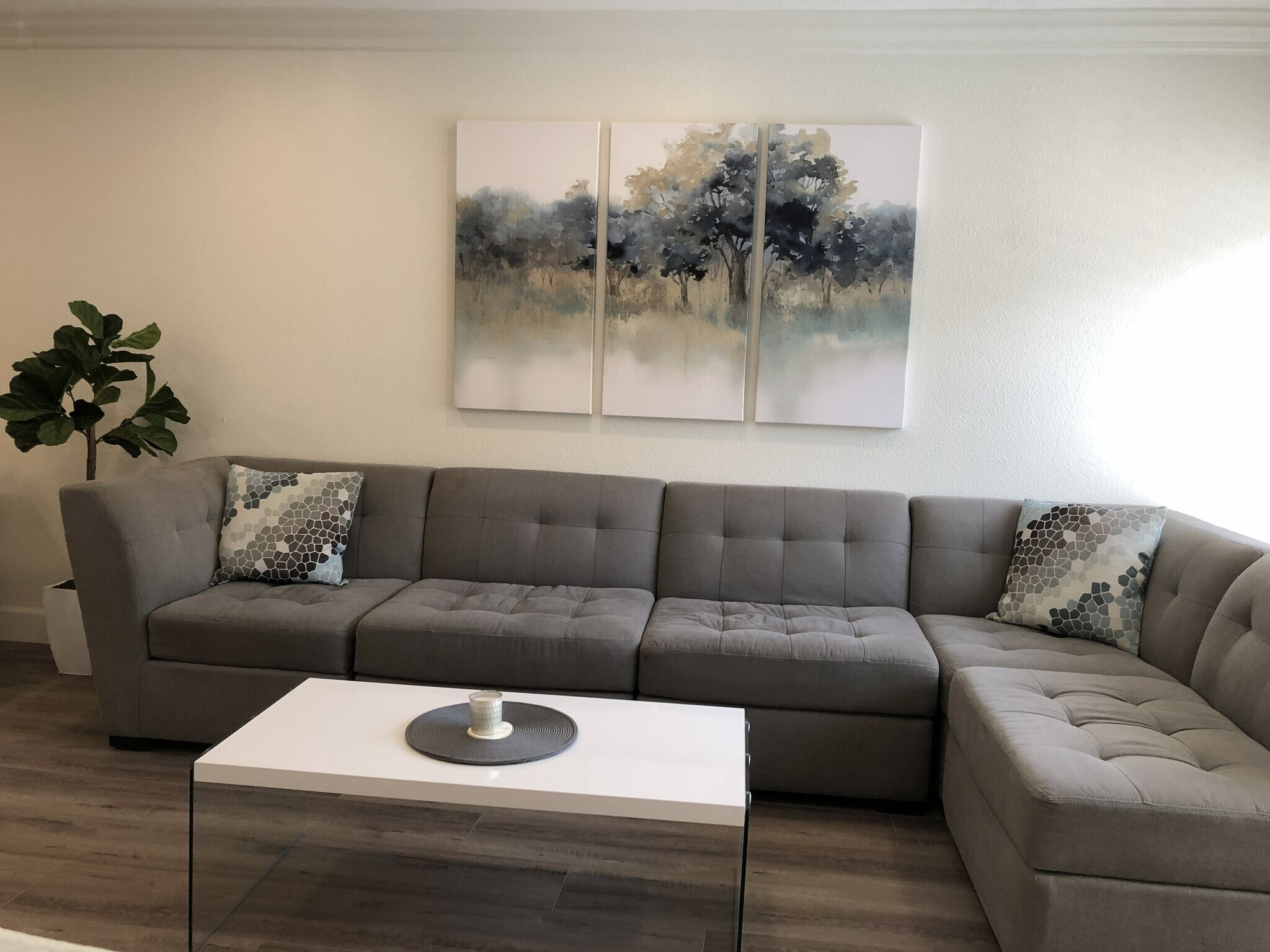 Building Photo - 355 N Maple St