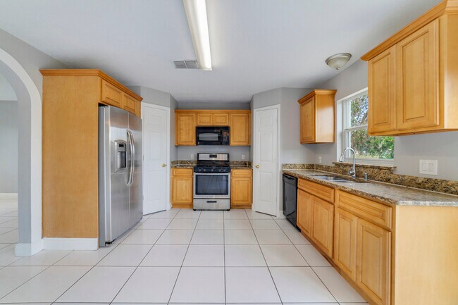 Building Photo - 3170 Santa Cruz Dr