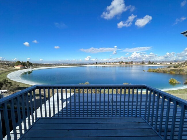 Building Photo - Dazzling Lake Summit Lake View Single Family Home!