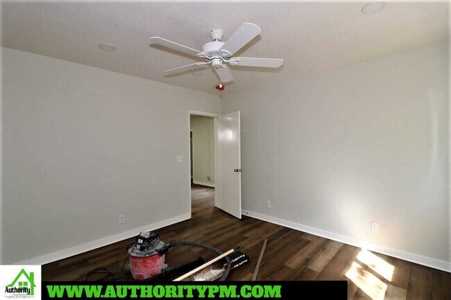 Building Photo - 1907 Grace Ave