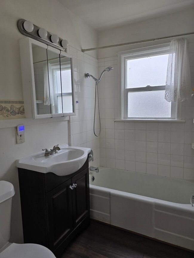 Building Photo - Eastside Charmer