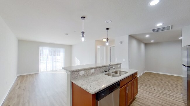 Building Photo - Like New Condo Style Lower 2 Bedroom 2 Bathroom plus Den Apartment