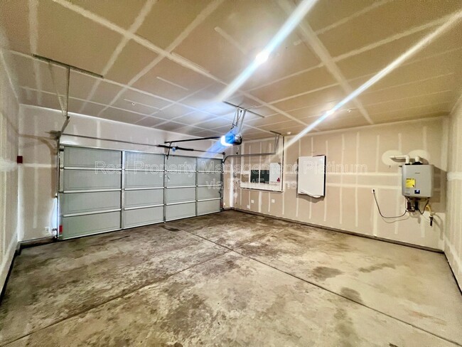 Building Photo - 6088 E Giavanna Ave