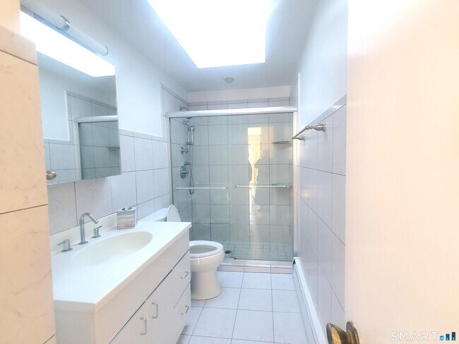 Building Photo - 42 County St