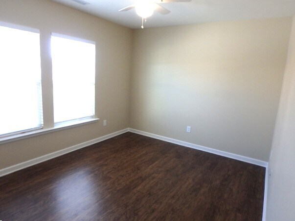 Building Photo - 248 Rolling Meadows Dr