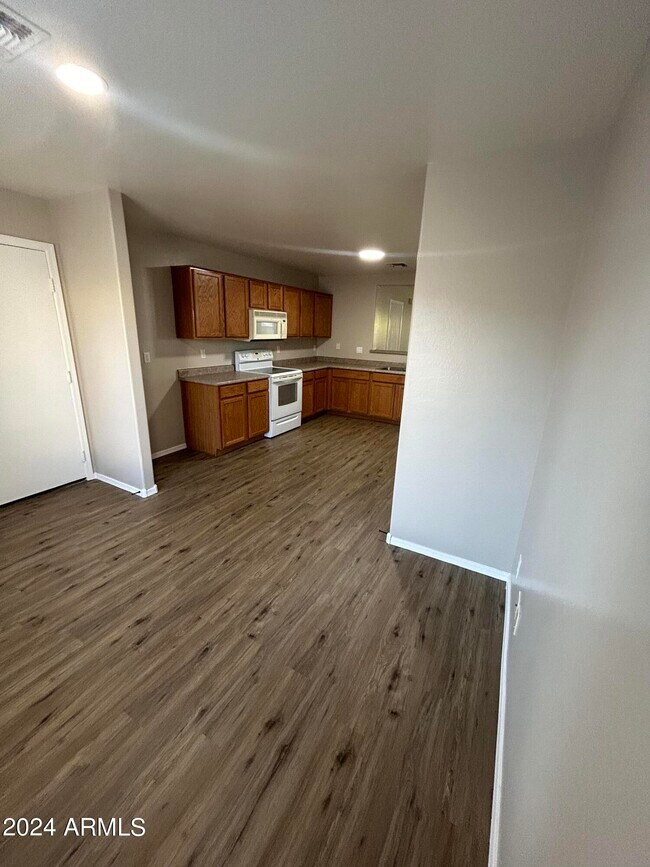 Building Photo - 2488 E Meadow Lark Way