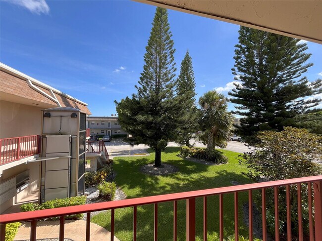 Building Photo - 212 Oxford 400