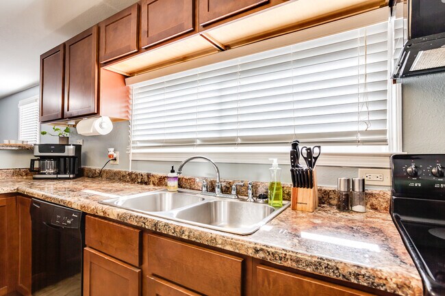 Building Photo - 507 Cambridge St