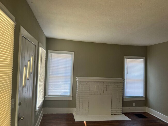 Building Photo - LIMITED TIME MOVE IN SPECIAL!! FIRST MONTH FREE! AVAILABLE FOR MOVE IN NOW!