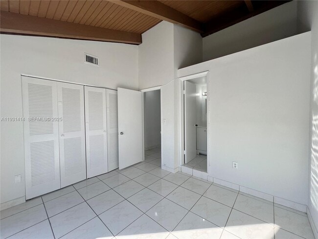 Building Photo - 1909 SW 107th Ave