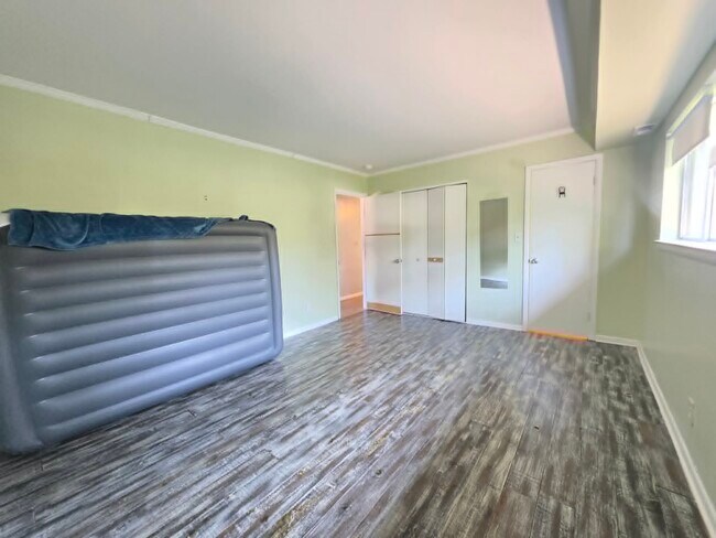 Building Photo - 1010 Adams Ave