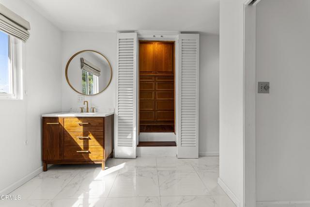 Building Photo - 3826 Dixie Canyon Ave