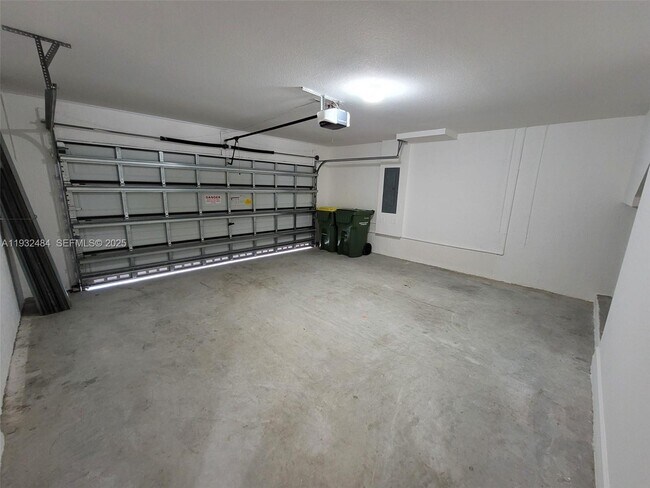 Building Photo - 156 SE 21st Terrace