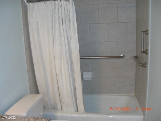 Building Photo - 2852 Loveland Dr