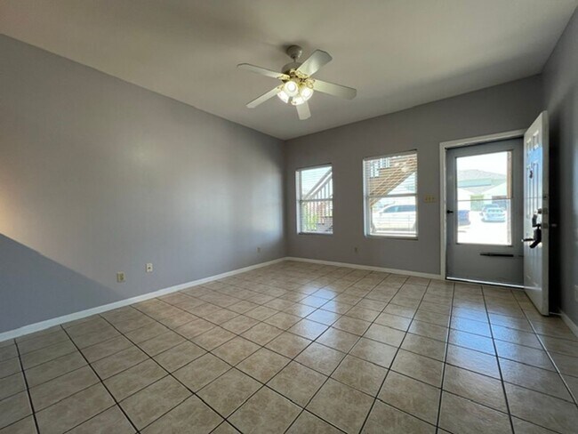 Building Photo - AFFORDABLE ISLAND LIVING!