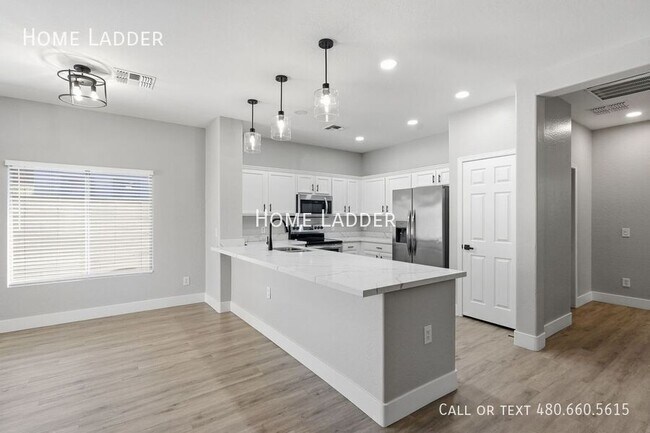 Building Photo - 2576 W Preserve Way