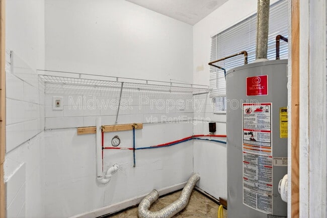 Building Photo - 5520 Holborn Dr