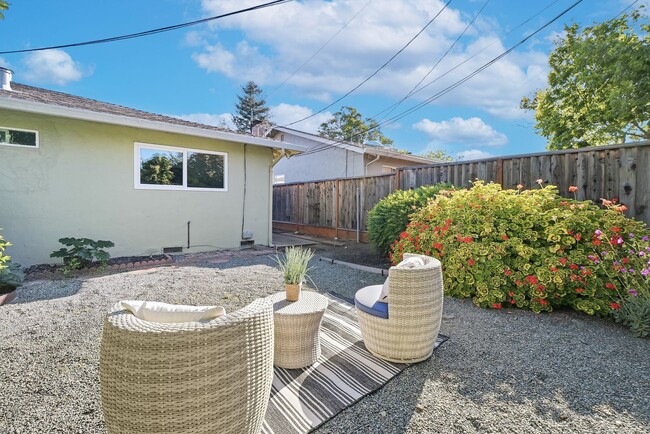 Building Photo - 3967 Bismarck Dr
