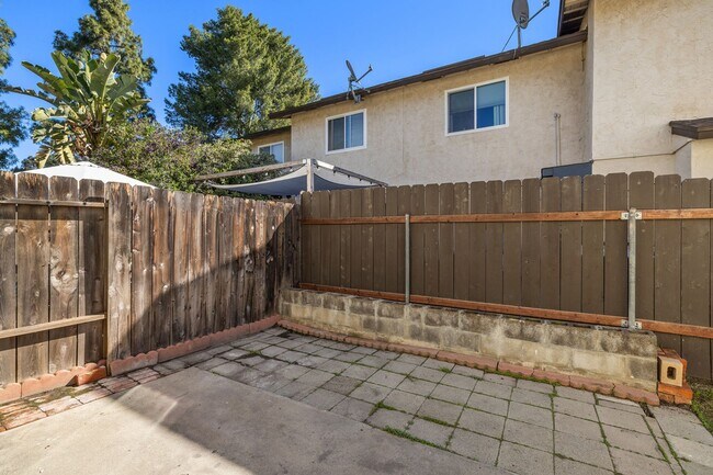 Building Photo - PEAC87