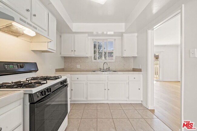 Building Photo - 14721 Sylvan St