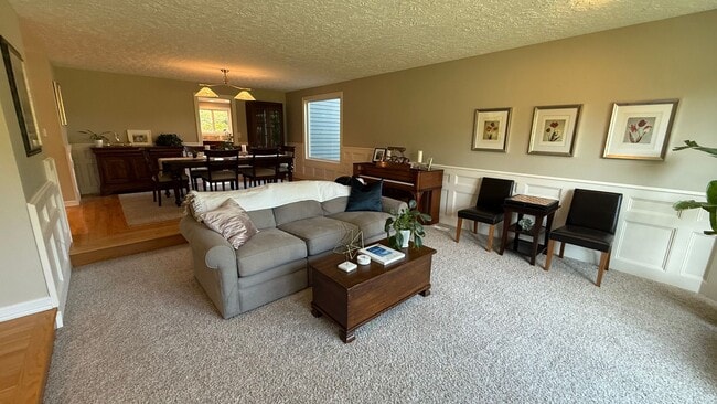 Building Photo - Pristine Single-Family Home in the Heart o...