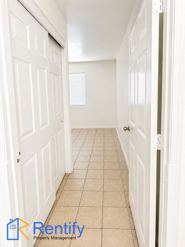 Building Photo - 3-Bed, 2-Bath in North Bakersfield – Only for $1,495