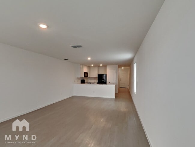 Building Photo - 233 Poplar Pl