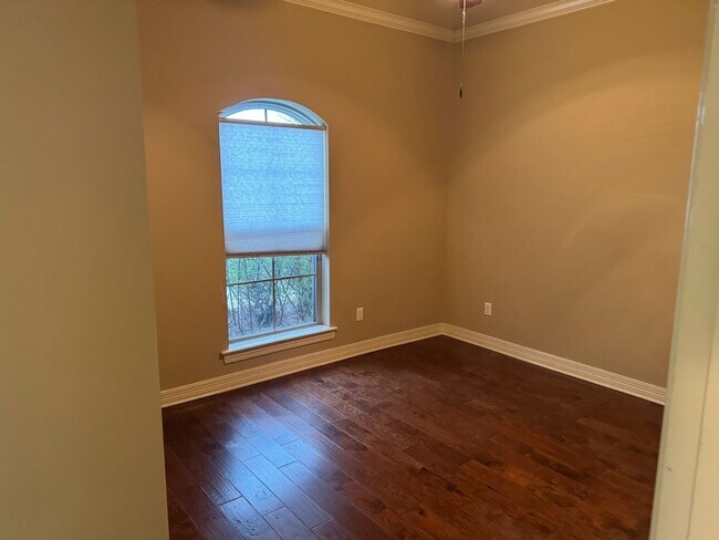 Building Photo - 508 Brompton Ln