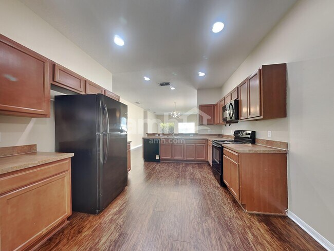 Building Photo - 1216 Maplebrook Dr