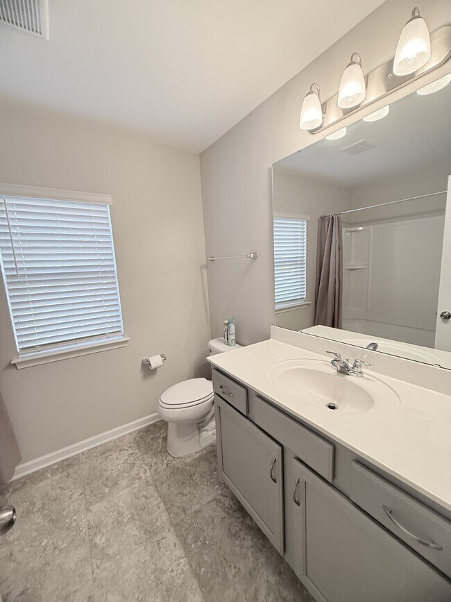 Building Photo - 220 Machrie Lp