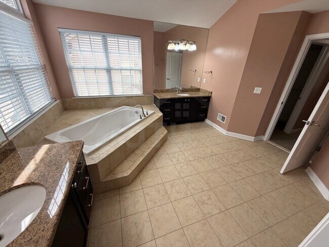 Building Photo - 26993 Maxwell Ct