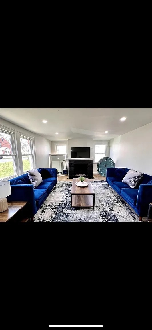 Building Photo - 14 Albert Ave