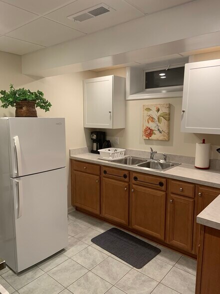 Building Photo - 11 Doris Dr