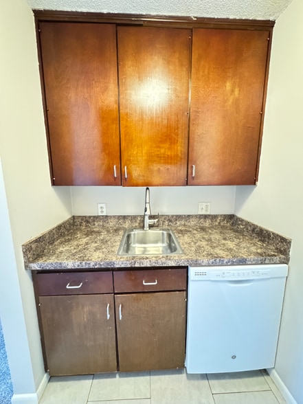 Building Photo - 1810 E St