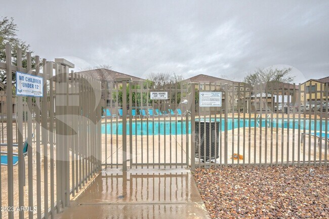 Building Photo - 1255 S Rialto