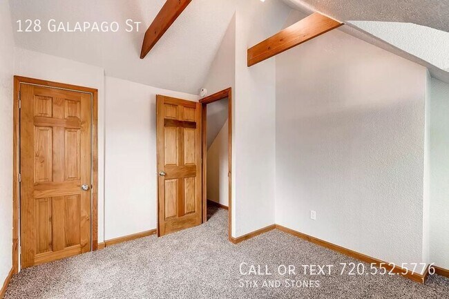 Building Photo - 128 Galapago St