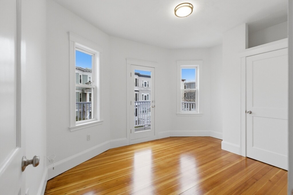 Building Photo - 26 Roseclair St