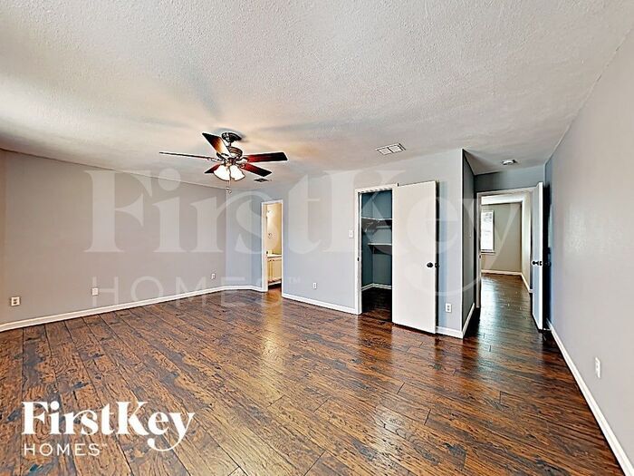 Building Photo - 1912 Lariat Dr