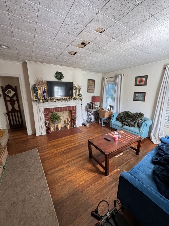 Building Photo - Historic 3 bedroom Home in downtown Clarks...
