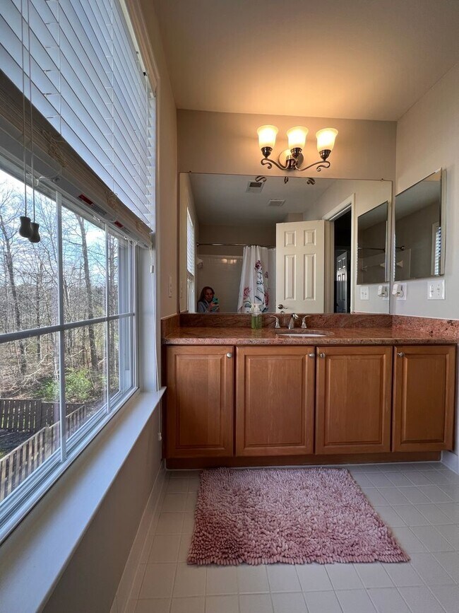 Building Photo - Heart's Desire End Unit Townhome 2700+ SqFt - Lowes Island