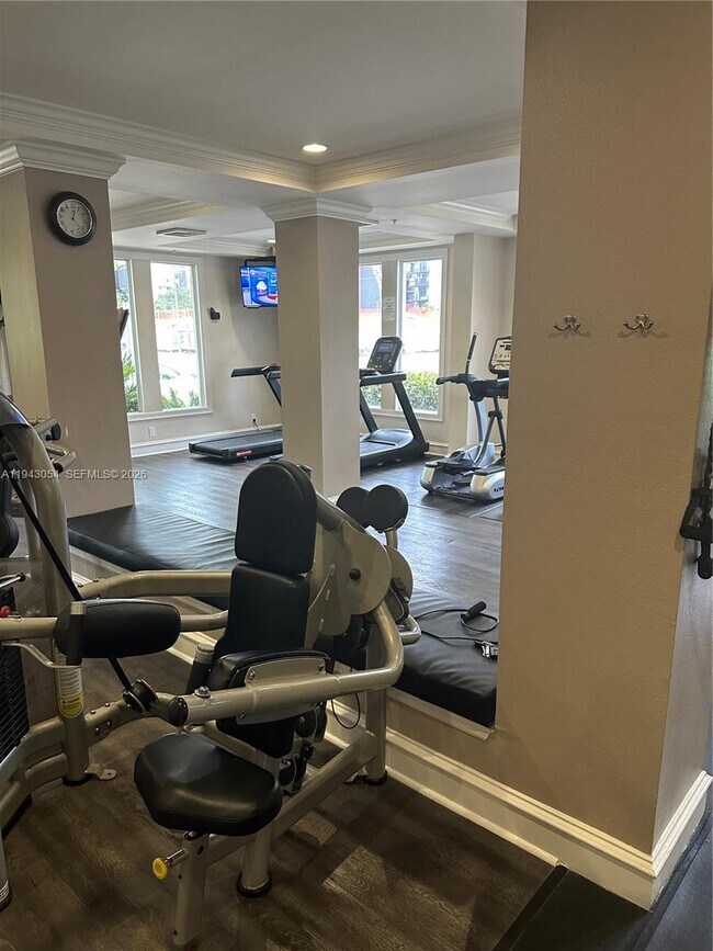 Building Photo - 533 NE 3rd Ave