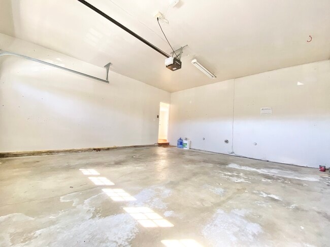 Building Photo - 637 30th St