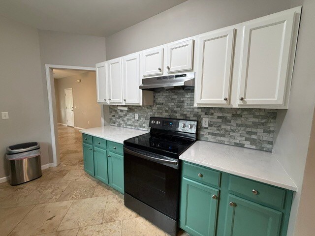 Building Photo - 2457 Lakeview Dr S